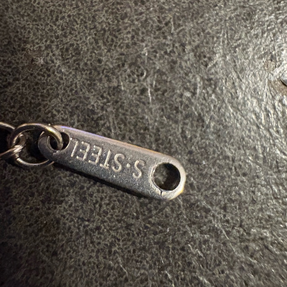 Delicate Silver Clover Necklace - Picture 4 of 4